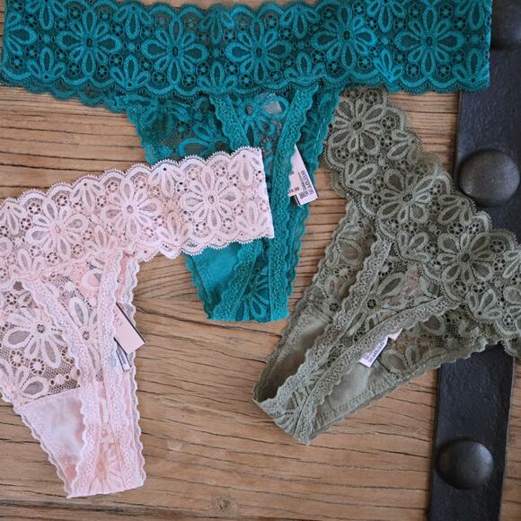 Victoria's Secret Lace Thong Bundle Sz S New 3 pieces - Picture 5 of 5